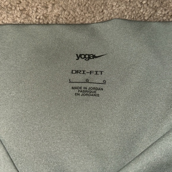 Nike yoga Dri-Fit capri leggings - Picture 2 of 3